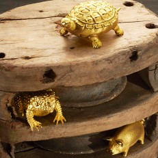 Decorative gold objects, courtesy of the Degussa Collection