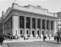 Wurts Bros., Broad Street at the S.E. corner of Beaver Street, 1916. Museum of the City of New York.