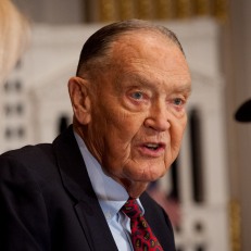 Consuelo Mack of Consuelo Mack WealthTrack interviews Vanguard Founder Jack Bogle. Photo courtesy of Valerie Caviness.